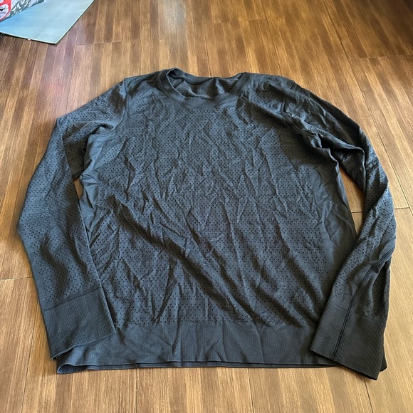 Lululemon Breeze By Long Sleeve Black W3BDXS Silverescent size 8 relaxed fit - Picture 2 of 7